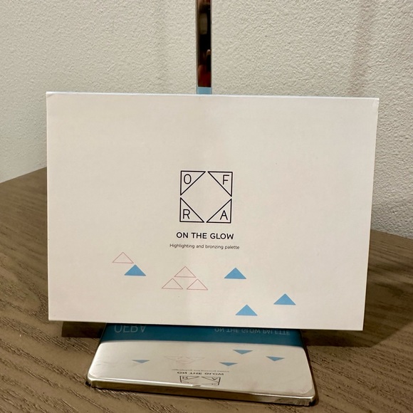 New OFRA Pro Refillable Pallet - On The Glow - Picture 3 of 9